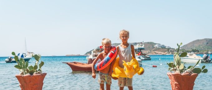 Family Travel Made Easy: 29 Expert Tips You Need to Know